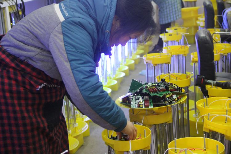 認真安裝一體化電路板