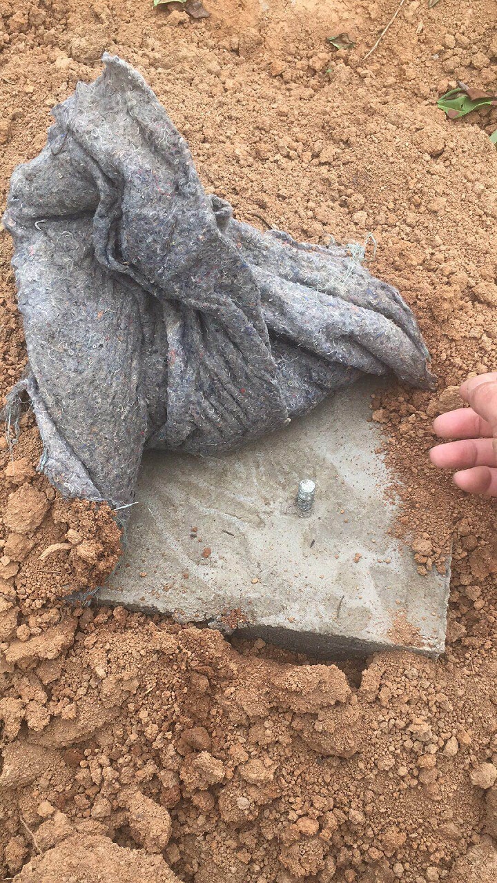 等水泥凝固后拆除模具，用保溫棉鋪蓋